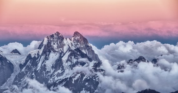 Ratownicy odnaleźli sześcioro białoruskich turystów, którzy zaginęli podczas próby wejścia na Elbrus, najwyższą górę w Rosji - pisze w środę niezależny białoruski portal Zerkalo.io.