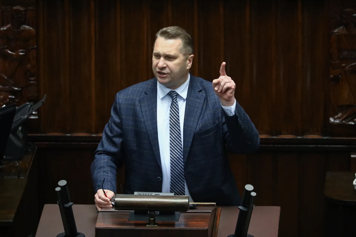 Szef MEiN, poseł PiS Przemysław Czarnek został ukarany naganą przez sejmową komisję etyki poselskiej za jego styczniową wypowiedź w Sejmie. Wniosek o ukaranie złożyły posłanki Koalicji Obywatelskiej.