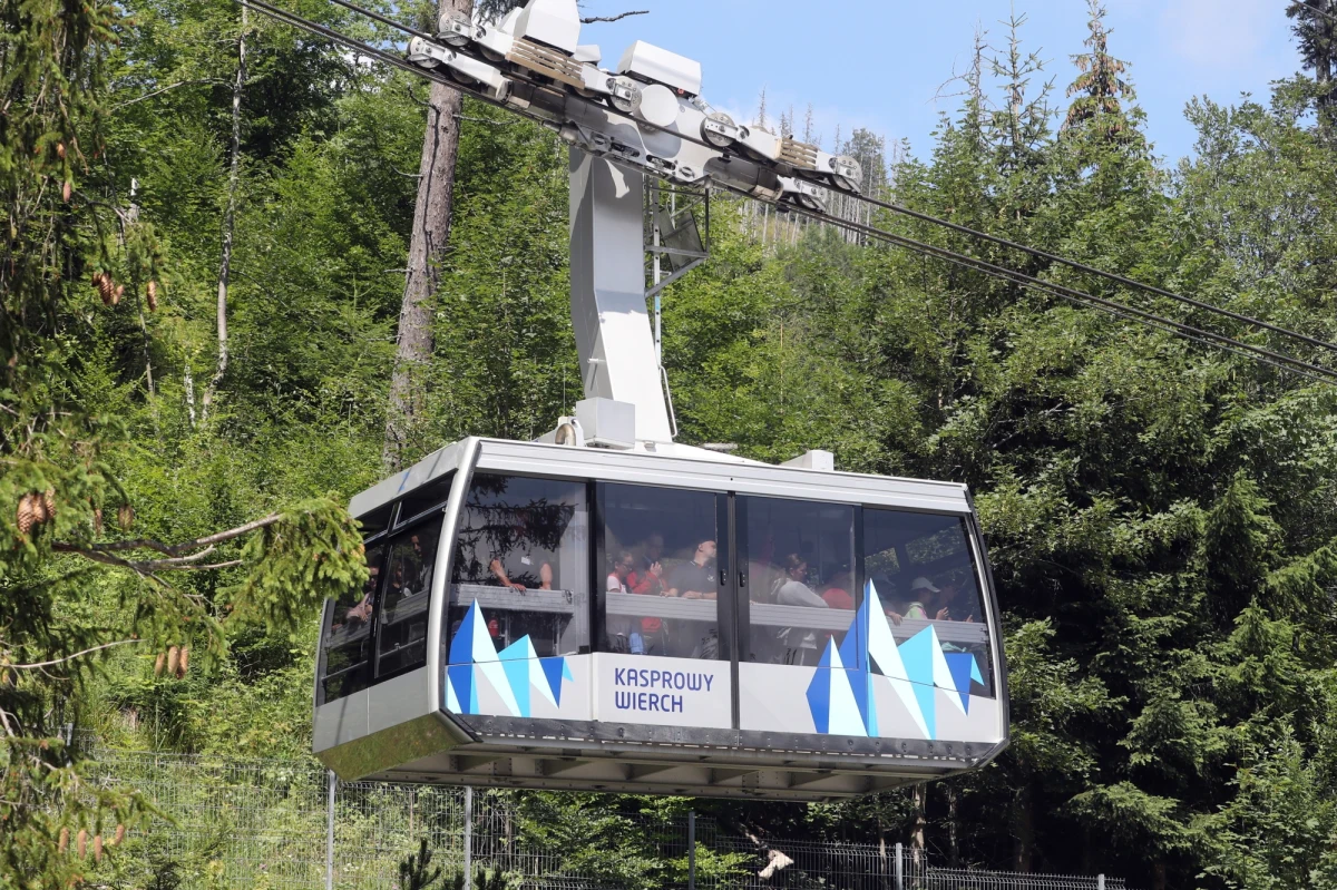 Po trwającej od 8 maja przerwie technicznej, od czwartku turyści znowu mogą wyjechać kolejką linową na Kasprowy Wierch. Przez cały letni sezon, aż do końca września, chętni będą mogli skorzystać z przyrodniczej akcji edukacyjnej na szczycie. 