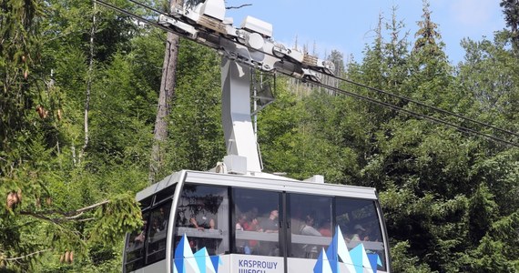 Po trwającej od 8 maja przerwie technicznej, od czwartku turyści znowu mogą wyjechać kolejką linową na Kasprowy Wierch. Przez cały letni sezon, aż do końca września, chętni będą mogli skorzystać z przyrodniczej akcji edukacyjnej na szczycie. 