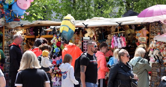 Na miesiąc przed wakacjami w obiektach hotelarskich pod Tatrami zajętych jest około 30 proc. miejsc noclegowych – szacuje Tatrzańska Izba Gospodarcza (TIG). Zainteresowanie turystów jest jednak spore, ale nie wszystkie zapytania kończą się rezerwacjami. Turyści weryfikują oferty i porównują ceny – mówi Karol Wagner z TIG. 