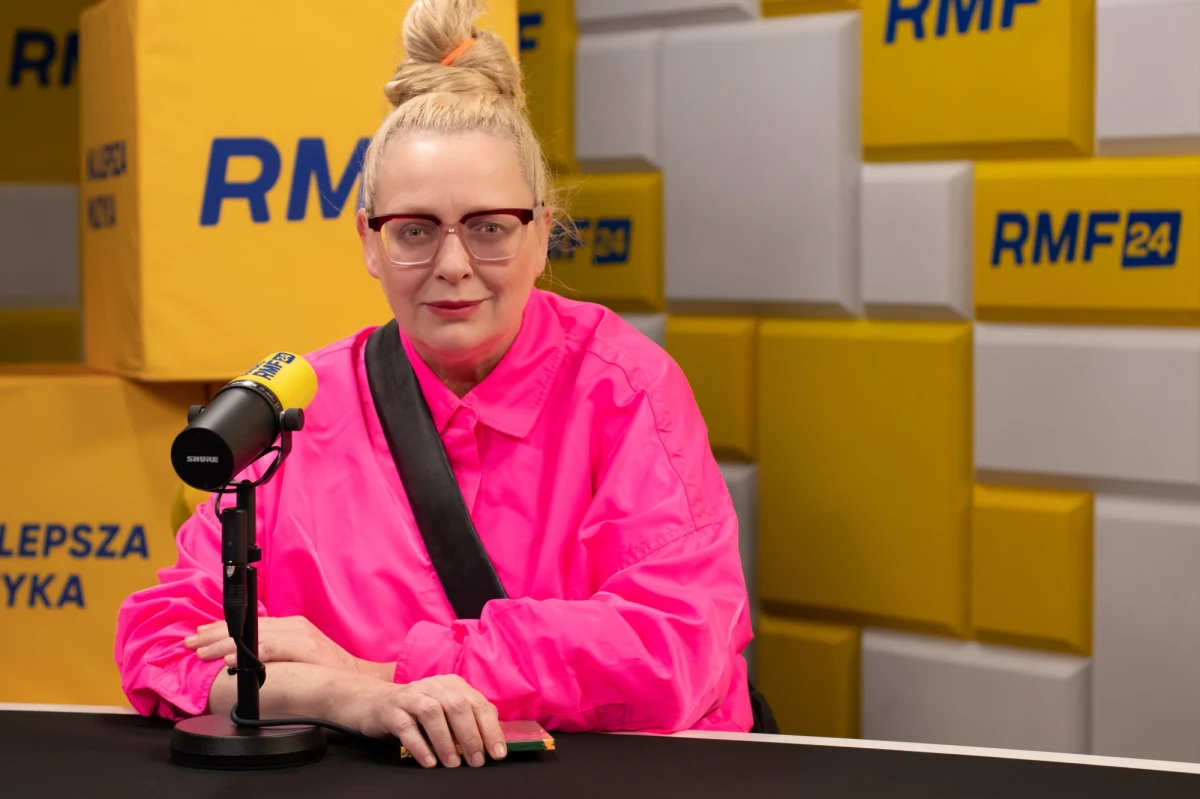 "To jest osoba, od której jestem w stanie się uczyć. Jeżeli chodzi o otwartość, szczerość w rozmowie, jesteśmy po prostu partnerami dla siebie, czyli ja nie widzę w nim synka"- tak w internetowym Radiu RMF24 mówiła Katarzyna Nosowska, która po pięciu latach przerwy wydała nowy album „Degrengolada”. Na płycie znajdują się dwa utwory nagrane z udziałem jej syna, Mikołaja Krajewskiego. 