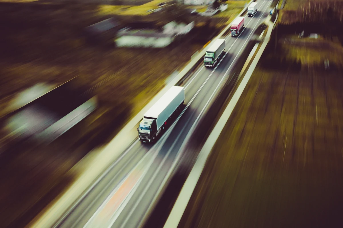 Prawo i Sprawiedliwość przyspiesza prace nad zakazem wyprzedzania przez ciężarówki na autostradach i drogach ekspresowych, ale łagodzi nieco proponowane rozwiązania - ustalił reporter RMF FM. Wszystko na to wskazuje, że już jutro posłowie będą głosowali nowe przepisy.