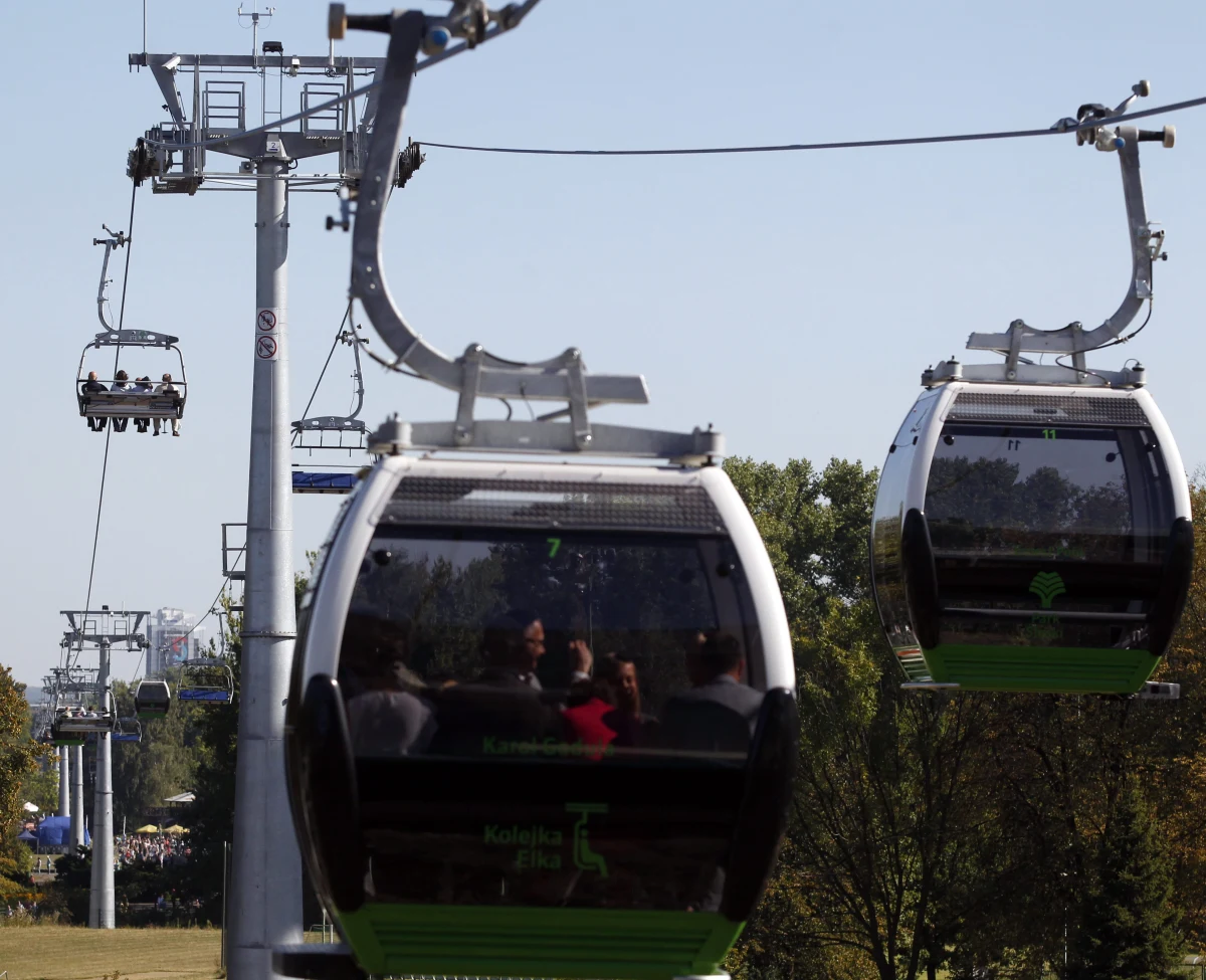 ​Zaprojektowanie i budowę trzeciego odcinka kolejki linowej Elka w Parku Śląskim chce zamówić spółka samorządu woj. śląskiego, która zarządza parkiem. Trasa od Planetarium Śląskiego do Stadionu Śląskiego o długości ok. 1750 metrów ma być gotowa pod koniec 2024 r. - wynika z informacji parku.