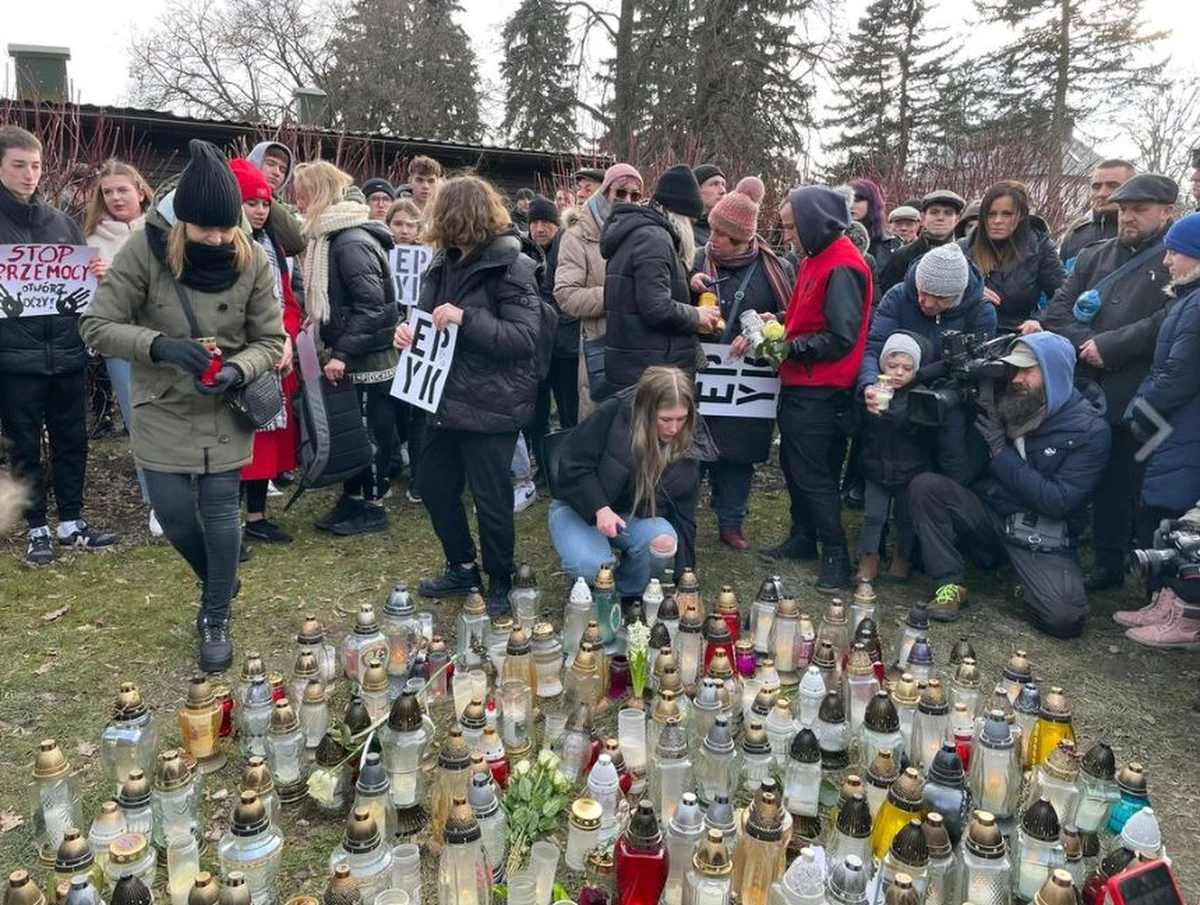 Kolejne trzy miesiące spędzi w schronisku dla nieletnich nastolatek podejrzany o udział w śmiertelnym pobiciu 16-letniego Eryka w centrum Zamościa pod koniec lutego. Takie postanowienie wydał sąd w Zamościu.