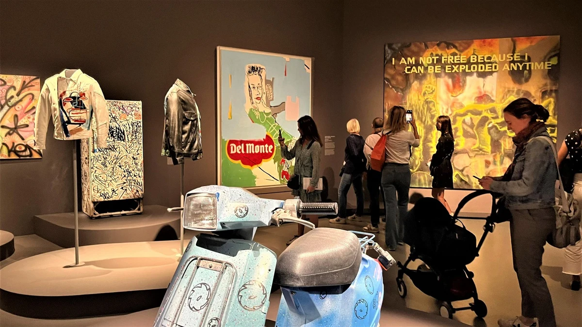 Rekordy popularności bije głośna paryska wystawa twórczości sławnego amerykańskiego artysty - króla pop-artu Andy'ego Warhola! Jest ona tym ciekawsza, że można na niej zobaczyć blisko sto dzieł, które stworzył on wspólnie z innym kultowym nowojorskim malarzem i muzykiem - byłym partnerem piosenkarki Madonny - Jean-Michelem Basquiatem.