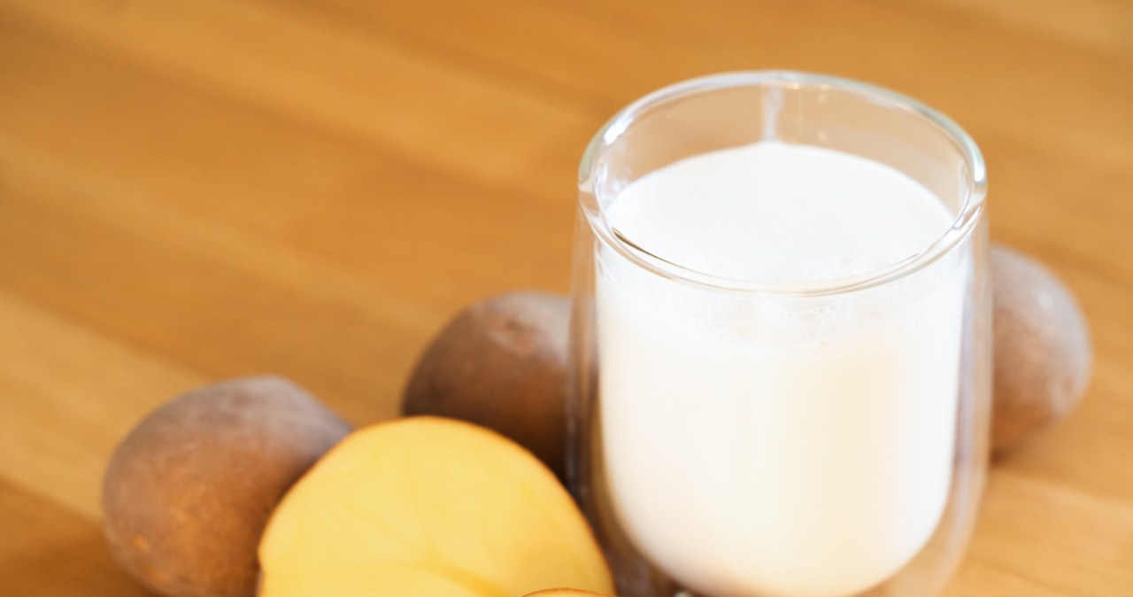 Mało kto zna mleko ziemniaczane. Ma kilka kalorii i obniża cholesterol