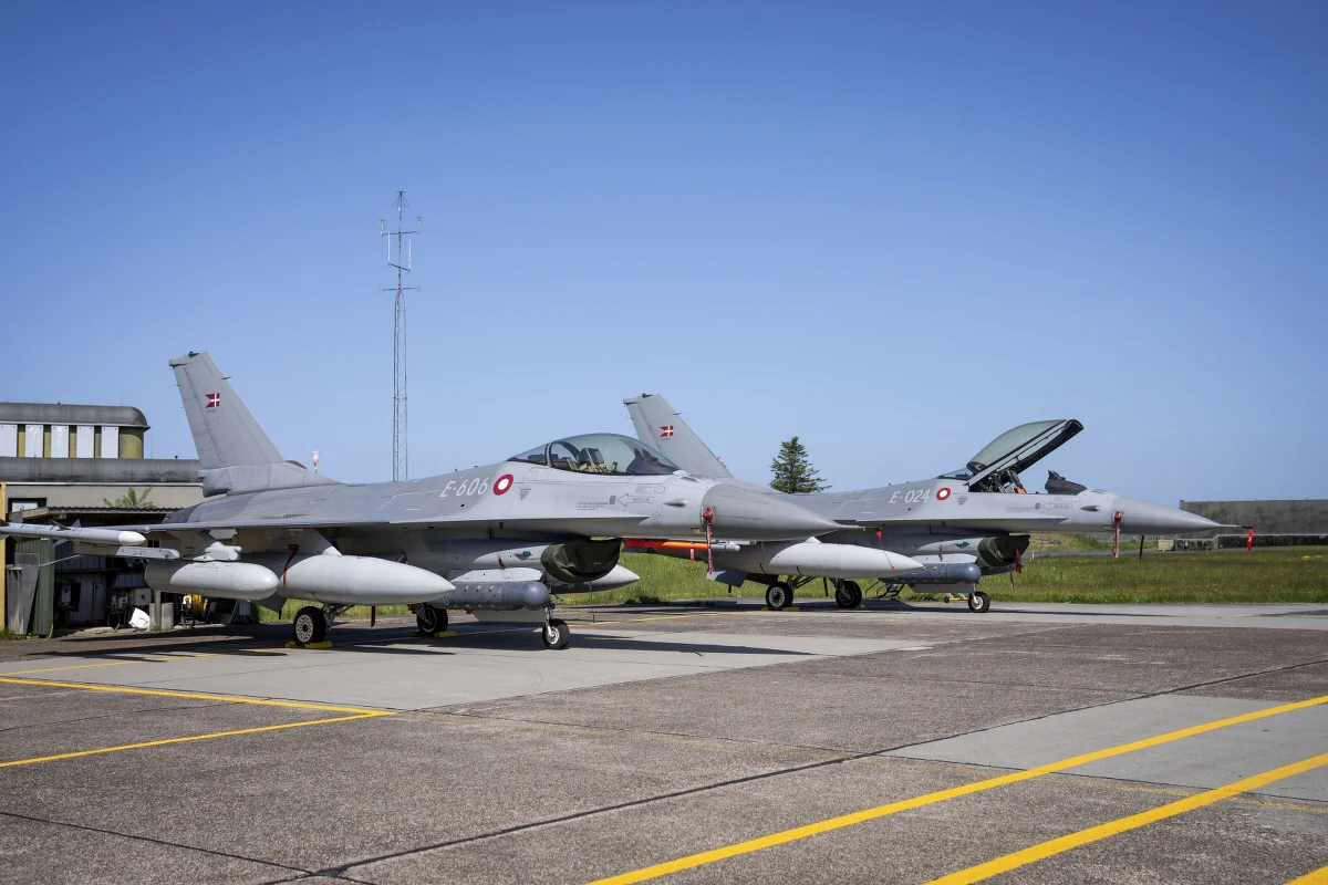 W nadchodzących tygodniach wraz z Danią i Holandią stworzymy wspólne ramy szkoleń ukraińskich pilotów na samolotach F-16 - poinformował szef Pentagonu Lloyd Austin podczas konferencji prasowej po wirtualnym spotkaniu Grupy Kontaktowej ds. Obrony Ukrainy. Jak dodał, do pomocy w inicjatywie zgłosiły się też Norwegia, Belgia, Portugalia i Polska.