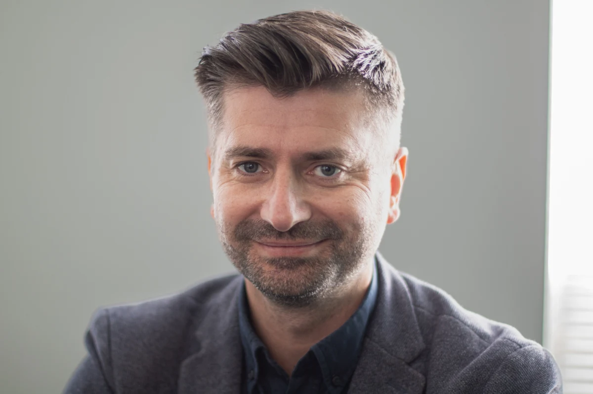 "Trybunał Konstytucyjny został spacyfikowany już wiele lat temu. Ta ustawa to jakiś akord dobijania TK" - powiedział w Rozmowie w południe w RMF FM Krzysztof Śmiszek. Wiceprzewodniczący klubu parlamentarnego Lewicy dodał, że PiS-owi nie chodzi o żadne usprawnienie bądź przyspieszenie prac TK. Odnosząc się do ustawy o komisji weryfikacyjnej ws. wpływów rosyjskich w Polsce w latach 2007-2022, zaapelował do prezydenta Andrzeja Dudy, by ją zawetował.