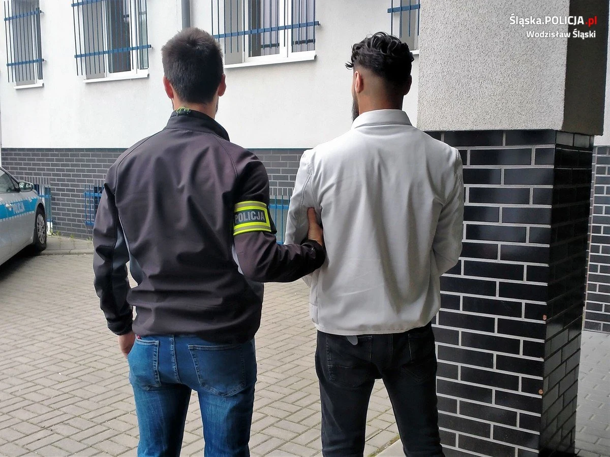 Wodzisławscy funkcjonariusze zostali powiadomieni o usiłowaniu uprowadzenia 14-latki. Na miejsce zdarzenia pilnie zostały skierowane policyjne patrole. W tej sprawie funkcjonariusze zatrzymali trzech mężczyzn.