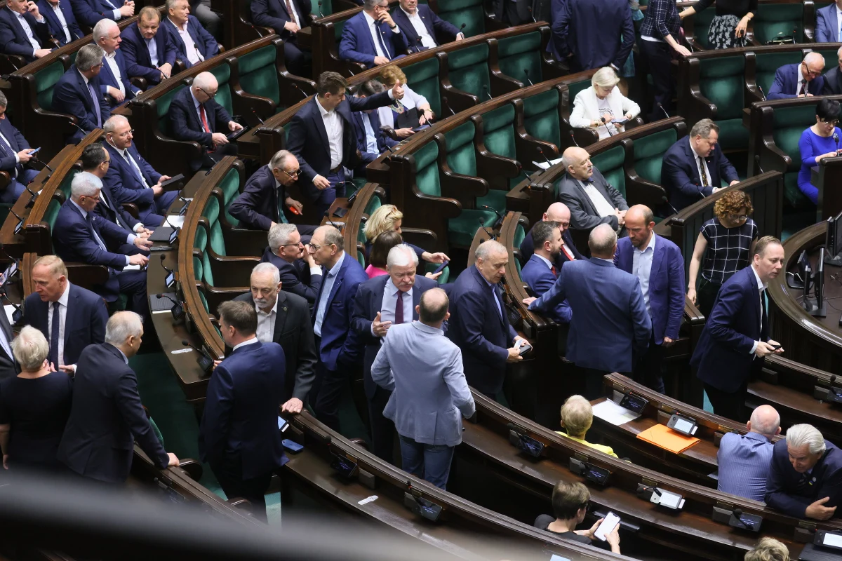 Sejm uchwalił rządową ustawę o świadczeniu wspierającym dla pełnoletnich osób z niepełnosprawnościami. Świadczenie wspierające przysługiwać będzie w wysokości od 40 proc. do 220 proc. renty socjalnej - w zależności od poziomu potrzeby wsparcia.