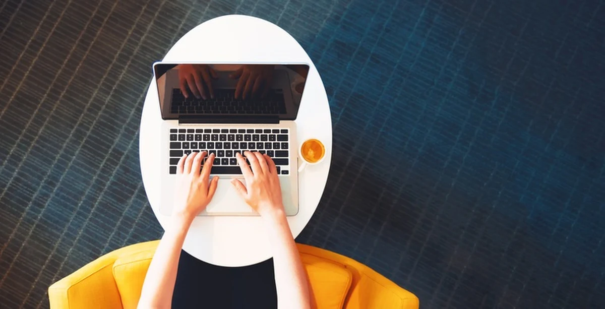 Sejm uchwalił ustawę, która zakłada wyposażenie czwartoklasistów w laptopy. Jej inny zapis wprowadza bony dla nauczycieli na zakup komputera. 