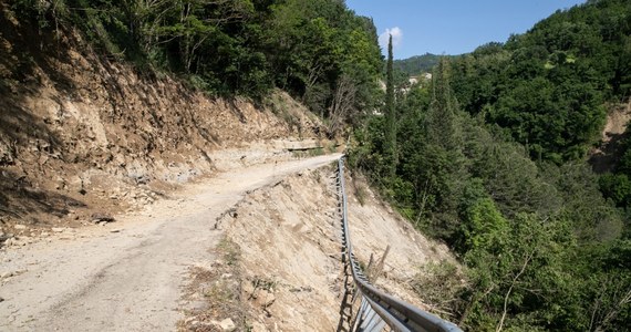 Wybrzeże Adriatyku we włoskim regionie Emilia- Romania jest gotowe na przyjęcie turystów z całego świata. Na Riwierze w rejonie Rimini, Riccione i innych miejscowości usunięto wszystkie skutki fali niepogody z ostatnich dni. "Po tym, gdy morze wdarło się na plaże i zostawiło zwały śmieci, uprzątnęliśmy wszystkie plaże w 48 godzin" - powiedział Mauro Vanni ze spółdzielni najemców plaż w Rimini.