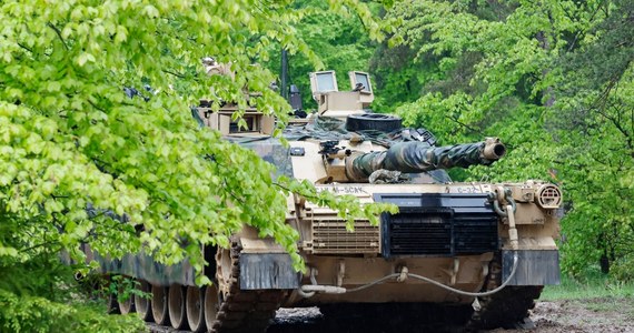 Pierwsza grupa żołnierzy ukraińskich szkoli się w Niemczech z obsługi amerykańskich czołgów M1 Abrams - poinformował w sobotę dziennik "New York Times" powołując się na komunikat Pentagonu. Grupa ta liczy około 400 wojskowych.
