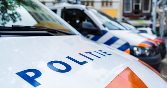48-letni bezdomny wjechał skradzioną półciężarówką w komisariat policji w Rotterdamie - informują lokalne media. Według policji mogła to być zemsta, gdyż mężczyzna przebywał tam wcześniej w areszcie i staranował budynek niedługo po wyjściu na wolność.