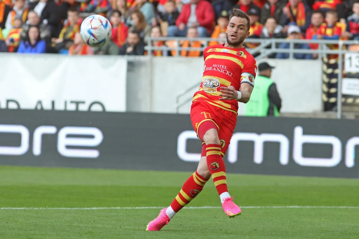 Jagiellonia Białystok nie walczyła w tym sezonie o wysokie cele. Zespół w zakończonym właśnie sezonie Ekstraklasy zajął dopiero 14. lokatę. Jednak to właśnie w barwach „Jagi” występowało dwóch piłkarzy, którzy zdobyli w lidze najwięcej bramek. Królem Strzelców został Marc Gual. Drugie miejsce w klasyfikacji wywalczył Jesus Imaz. 