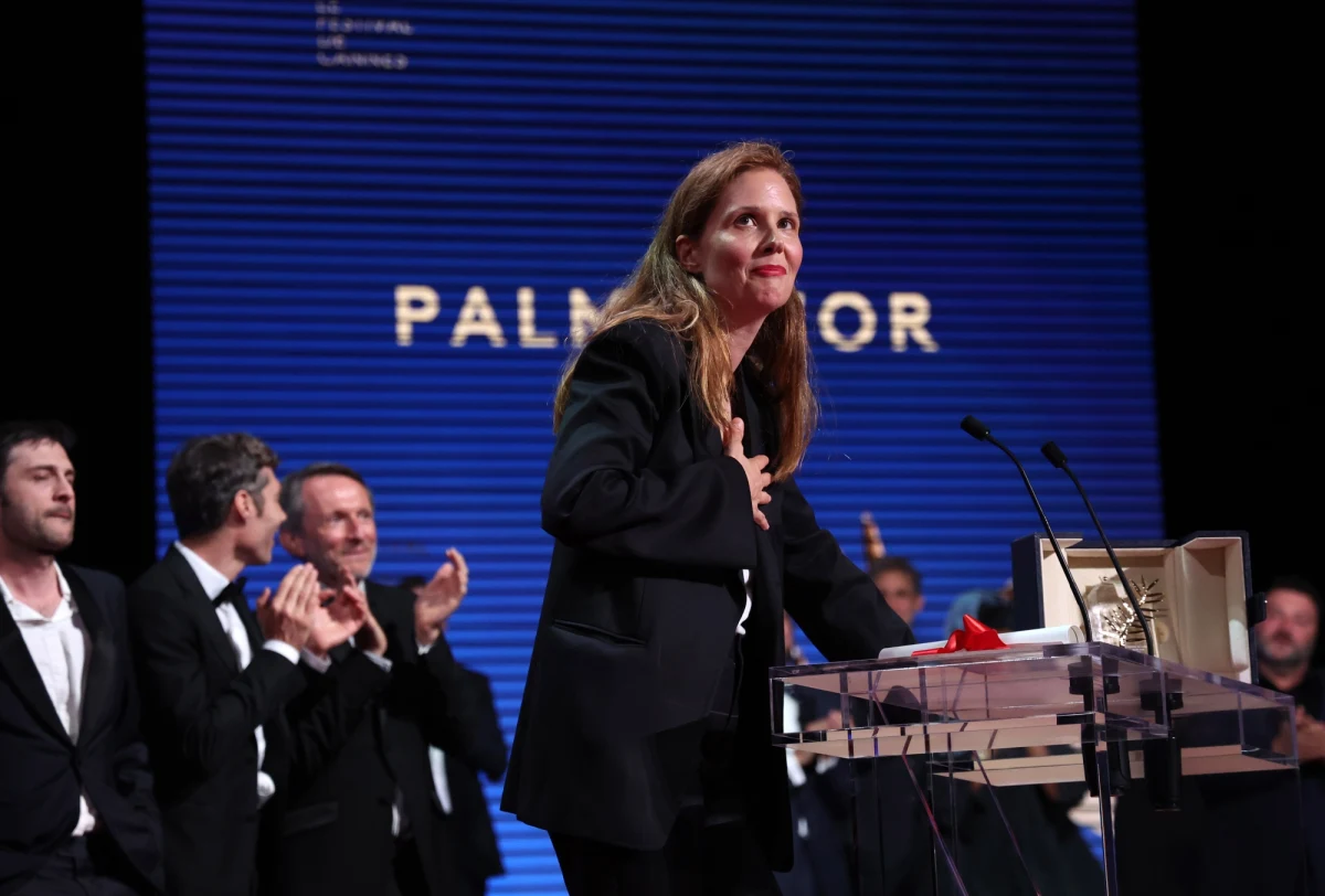 Film "Anatomy of a Fall" Justine Triet został uhonorowany Złotą Palmą podczas gali zamknięcia 76. festiwalu w Cannes. To opowieść o kobiecie, która zostaje oskarżona o zabójstwo męża. Zrealizowany w koprodukcji brytyjsko-polskiej film "Strefa interesów" Jonathana Glazera otrzymał Grand Prix. Autorem zdjęć do tego obrazu jest Łukasz Żal - dwukrotnie nominowany do Oscara za pracę przy "Idzie" i "Zimnej wojnie" Pawła Pawlikowskiego. 