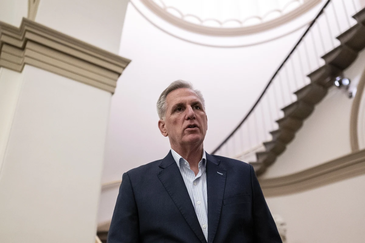 Wszystko wskazuje na to, że kryzys został zażegnany. Prezydent Stanów Zjednoczonych Joe Biden i Republikanie w Kongresie osiągnęli w nocy czasy polskiego wstępne porozumienie w sprawie podniesienia limitu zadłużenia rządu USA.