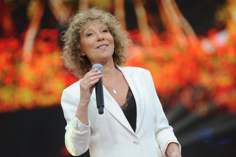 Na to wyróżnienie Alicja Majewska czekała prawie 50 lat! Ale w końcu się udało. Podczas Polsat Superhit Festiwal 2023 uwielbiana przez polską publiczność wokalistka odebrała Bursztynowego Słowika. O wrażeniach po koncercie opowiedziała natomiast Interii. 