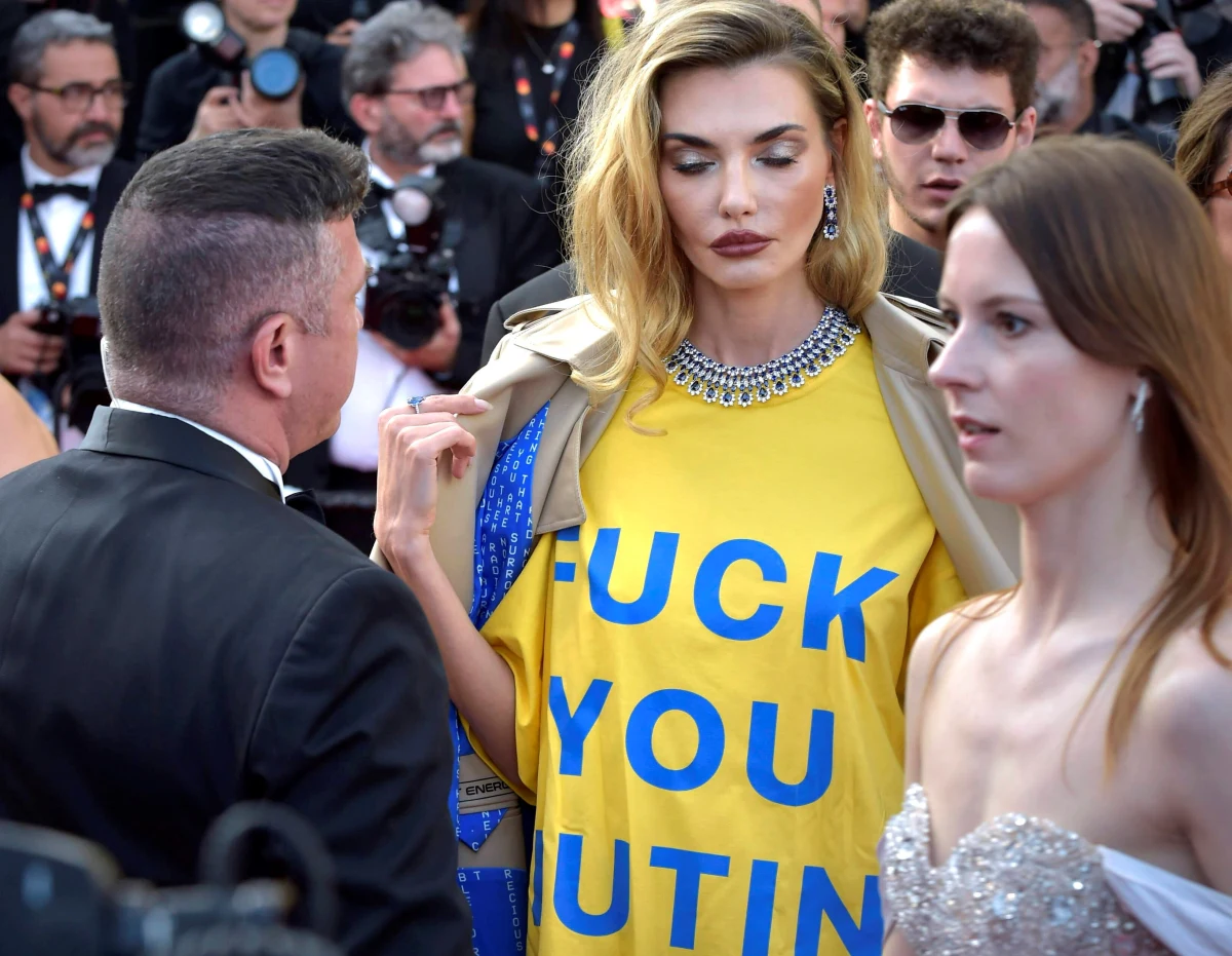 O kreacji Aliny Bajkowej mówi cały świat. Tym razem nie ze względu na wdzięki ukraińskiej modelki, a na jednoznaczny przekaz skierowany do prezydenta Rosji Władimira Putina.