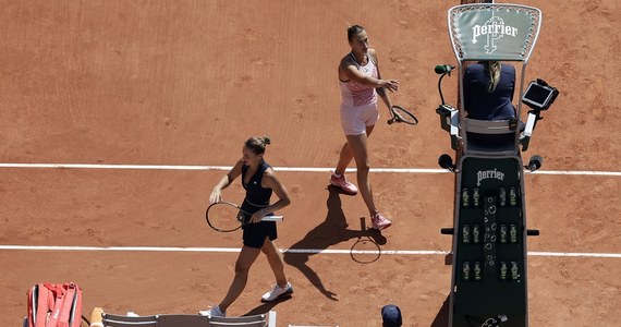 Ukraińska tenisistka Marta Kostiuk nie podała dłoni Arynie Sabalence ani przed, ani po zakończeniu spotkania pierwszej rundy turnieju French Open na kortach Rolanda Garrosa w Paryżu. Kostiuk przegrała z Białorusinką 0:2.
