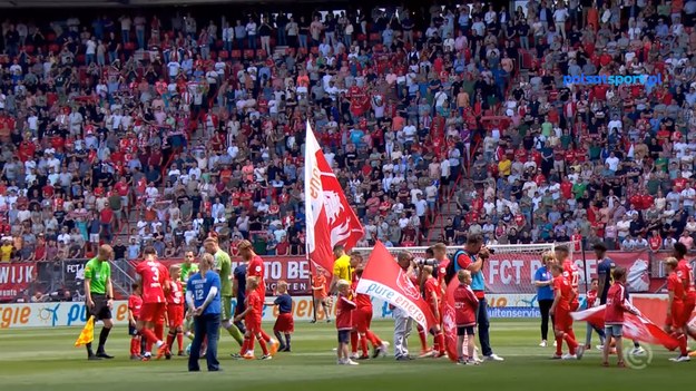 Twente Enschede - Ajax Amsterdam 3:1 (0:1)
Bramki: Manfred Ugalde 46, Julio Pleguezuelo 51, Vaclav Cerny 75 - Dusan Tadić 31