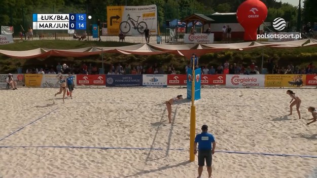 Skrót meczu finałowego Orlen Beach Volley Tour 2023 w Sulejowie Justyna Łukaszewska/Izabela Błasiak - Melania Marcinowska/Patrycja Jundziłł 2:0 (21:16, 21:15).

