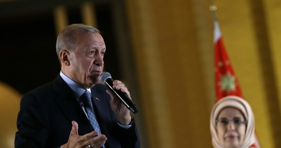 Przewodniczący tureckiej Wysokiej Komisji Wyborczej (YSK) Ahmet Yener potwierdził wygraną prezydenta Recepa Tayyipa Erdogana w drugiej turze wyborów prezydenckich w Turcji. 