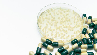 Dzięki sztucznej inteligencji odkryto antybiotyk na superbakterię