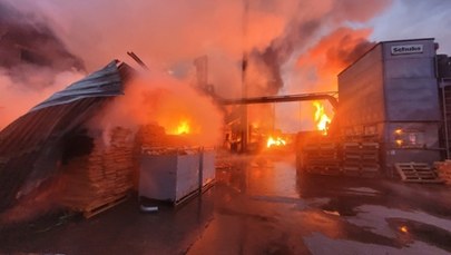 Pożar zakładu produkującego trumny w Łubnej
