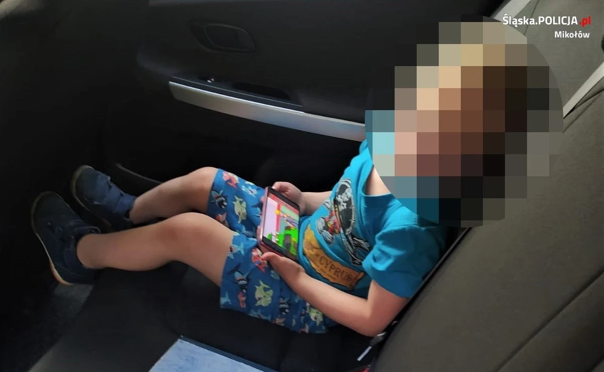 W sobotę wieczorem policjanci z Mikołowa dostali zgłoszenie o pozostawionym bez opieki 4-latku na hulajnodze. Chłopiec wcześniej sam wyszedł z mieszkania na 3 piętrze. Okazało się, że był pod opieką ojca, który miał ponad 2 promile alkoholu w organizmie.