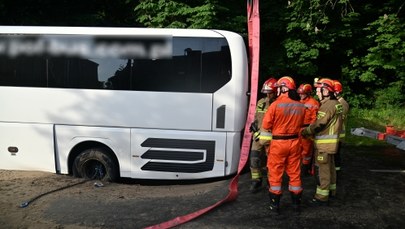 Szczecin: ​Autobus wpadł w potężną dziurę w jezdni