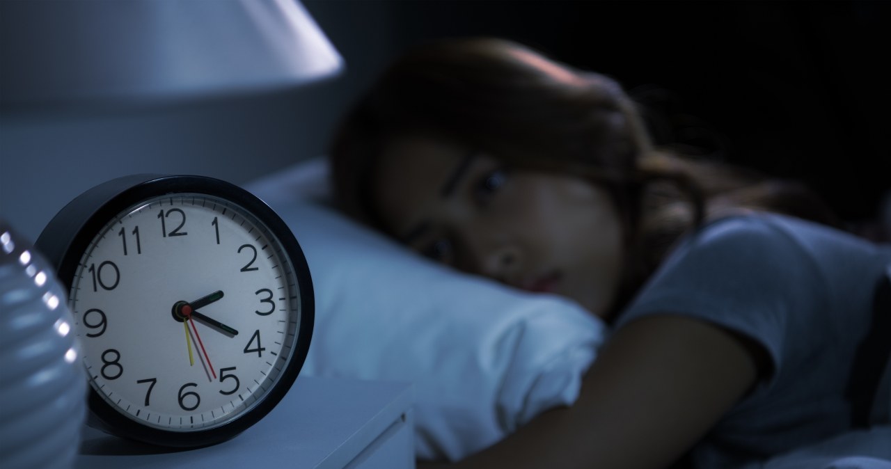 Jak reaguje organizm na długotrwały brak snu? Poważne skutki i zagrożenia