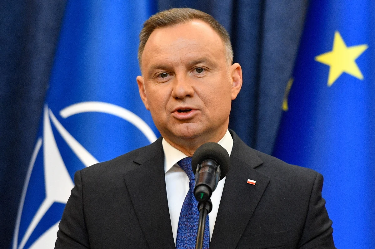 Prezydent Andrzej Duda poinformował o podpisaniu ustawy powołującej komisję ds. badania wpływów rosyjskich i skierowaniu jej do Trybunału Konstytucyjnego. "Trybunał Stanu dla prezydenta", "tchórzliwa i haniebna decyzja" - takie komentarze słychać w Sejmie po decyzji głowy państwa.