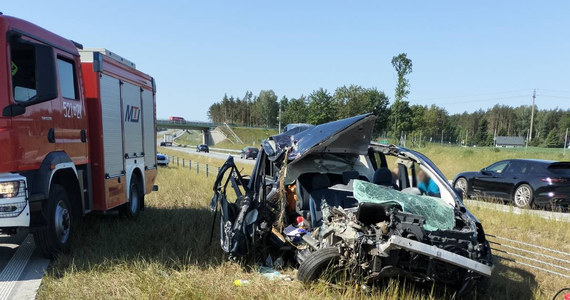 4 osoby zostały ranne, w tym jedna ciężko, w wypadku na S7 na Mazowszu. Ze wstępnych ustaleń wynika, że tuż za Mławą kierujący busem uderzył w tył naczepy tira. 