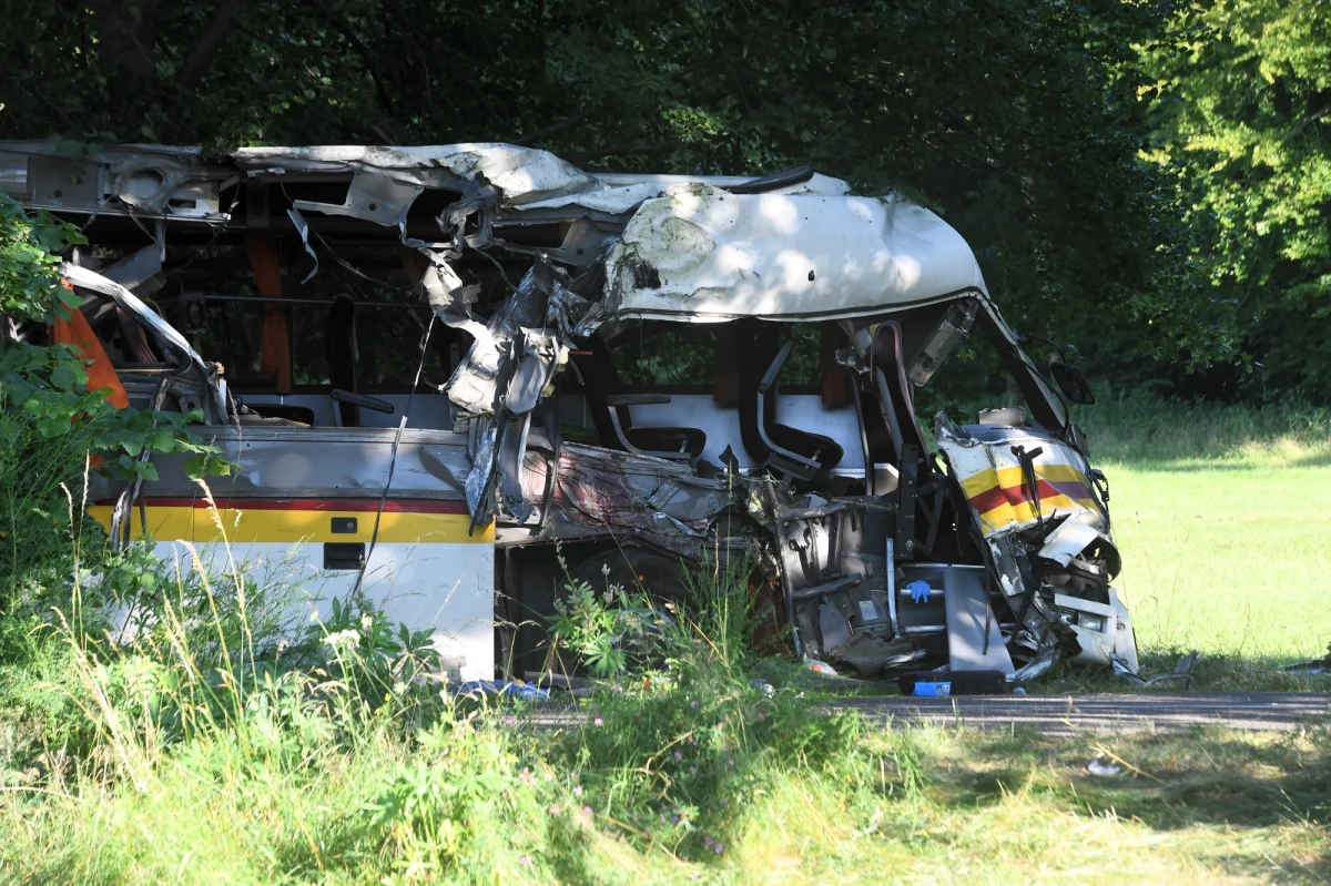 Na dwa lata więzienia za nieumyślne spowodowanie katastrofy w ruchu lądowym Sąd Okręgowy w Gdańsku skazał 23-letniego Przemysława P. W wypadku, do którego doszło niemal trzy lata temu w Mierzynie koło Wejherowa zginęły cztery osoby. 