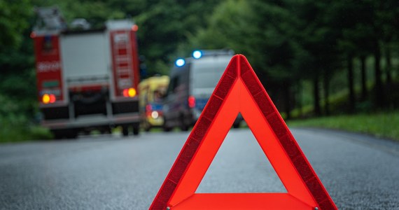 Pięć osób zostało rannych w wypadku samochodu osobowego, do którego doszło na drodze gminnej przy jeziorze Jeleń niedaleko Bytowa w Pomorskiem.