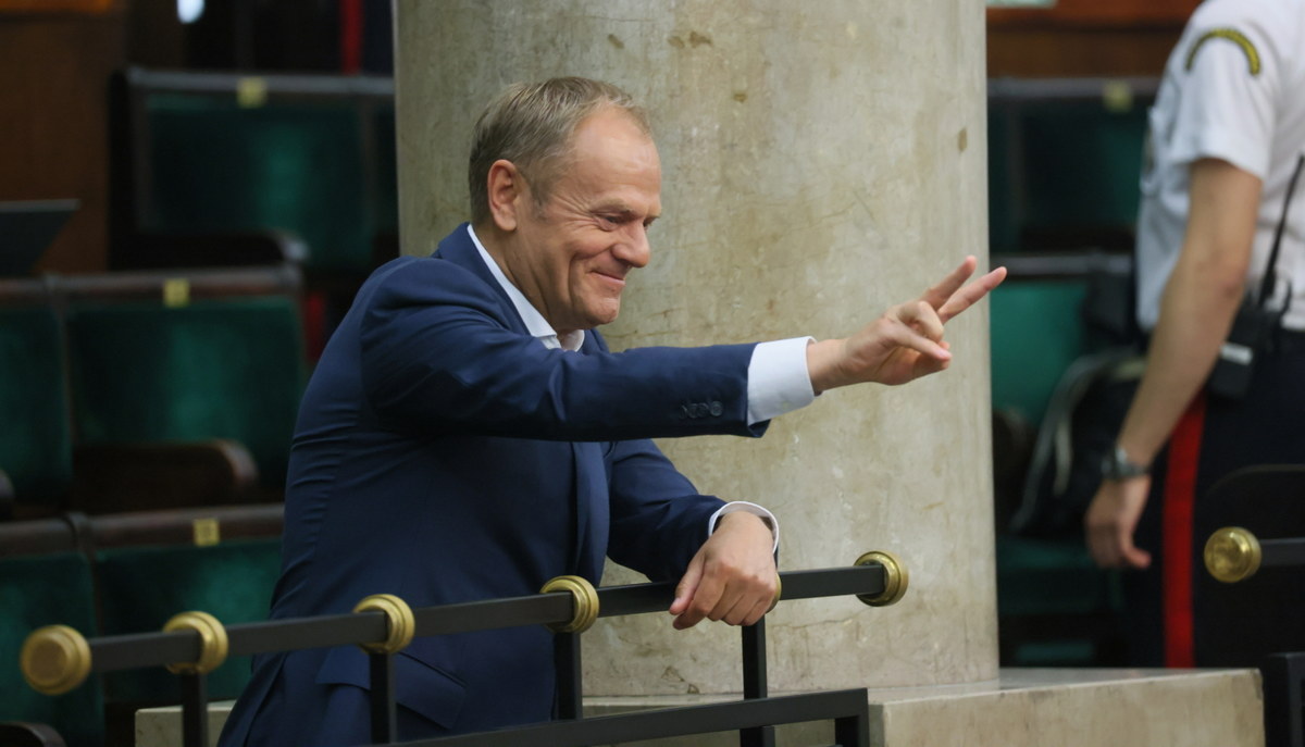 Donald Tusk skomentował decyzję prezydenta Andrzeja Dudy w sprawie ustawy o powołaniu komisji ds. badania wpływów rosyjskich, która powszechnie nazywana jest "lex Tusk". Lider Platformy Obywatelskiej zaprosił prezydenta na "konsultacje społeczne" 4 czerwca - tego dnia w Warszawie odbędzie się zwołany przez niego marsz.