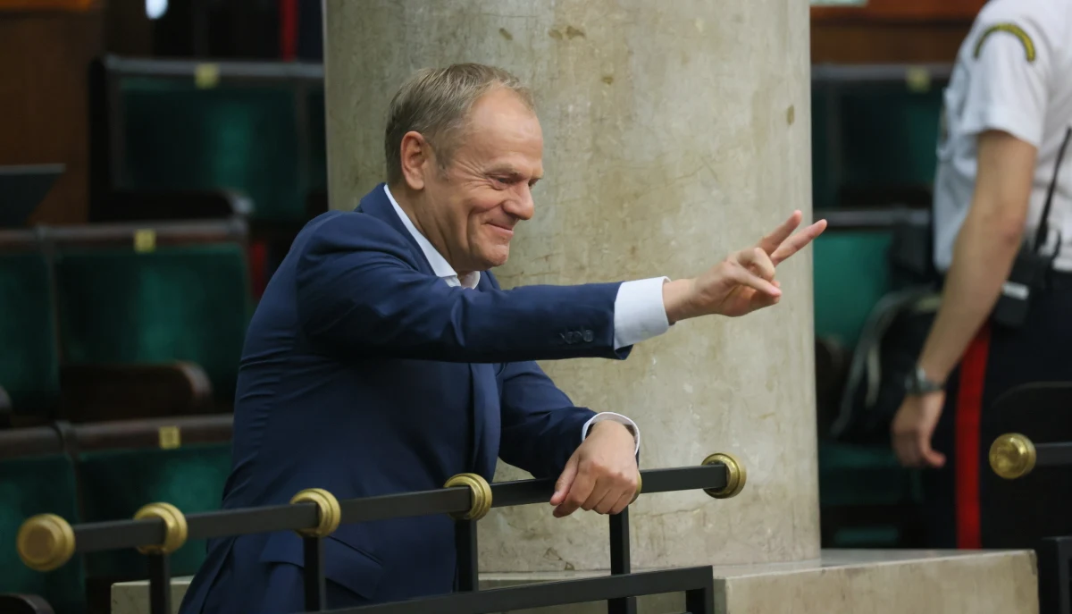 Donald Tusk skomentował decyzję prezydenta Andrzeja Dudy w sprawie ustawy o powołaniu komisji ds. badania wpływów rosyjskich, która powszechnie nazywana jest "lex Tusk". Lider Platformy Obywatelskiej zaprosił prezydenta na "konsultacje społeczne" 4 czerwca - tego dnia w Warszawie odbędzie się zwołany przez niego marsz.