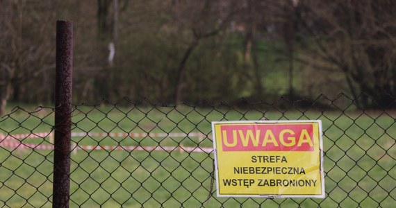 Specjalistyczne maszyny rozpoczynają wypompowywanie wody z gruntów w Trzebini (Małopolskie). Ma to zminimalizować ryzyko powstawania kolejnych zapadlisk na tym terenie.