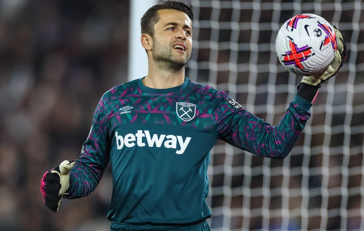 Łukasz Fabiański kolejny sezon spędzi w najlepszej lidze świata. Kontrakt byłego bramkarza reprezentacji polski z West Ham United został przedłożony. Golkiper w zakończonym wczoraj sezonie Premier League rozegrał 36 spotkań i raz stanął między słupkami w Pucharze Anglii.