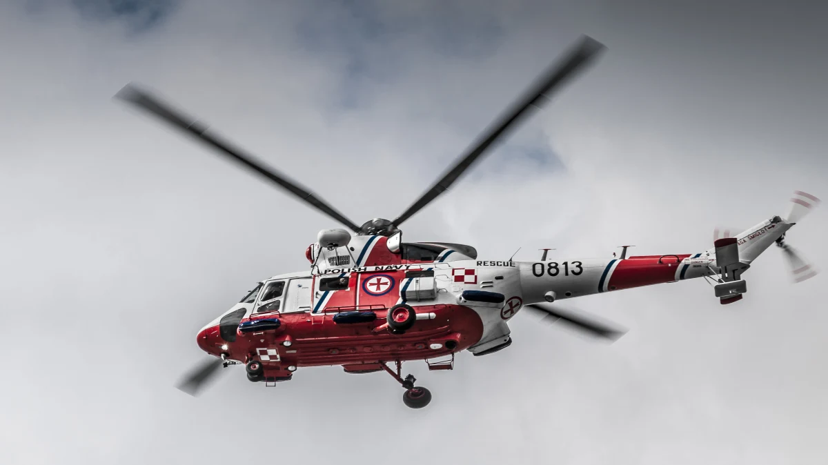 W wyższych partiach Tatr panują wymagające warunki do uprawiania turystyki. Wciąż zalega spora ilość śniegu, który może być bardzo twardy. Toprowcy przypominają, że do poruszania się w takich warunkach potrzebne są  raki, czekan i kask, a przede wszystkim umiejętności.