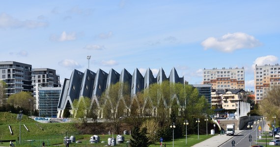 Przy rzeszowskiej hali Podpromie policjanci uruchomili punkt kontroli autokarów. Wystarczy przyjechać, każdy pojazd zostanie sprawdzony – zapewniają funkcjonariusze.