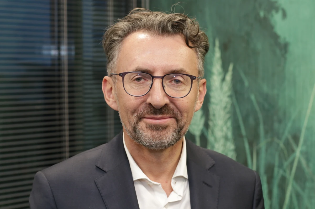 „Prezydent wiedząc o tym, że są bardzo poważne zarzuty odnośnie konstytucyjności, kierowane do niego przez bardzo wielu ekspertów i środowiska prawnicze, jednak mimo wszystko podpisał tę ustawę” - tak o decyzji Andrzeja Dudy dotyczącej powołania komisji ds. badania rosyjskich wpływów mówił w Radiu RMF24 prof. Marek Chmaj. Piotr Salak rozmawiał z konstytucjonalistą o prawnym aspekcie tzw. „lex Tusk”.