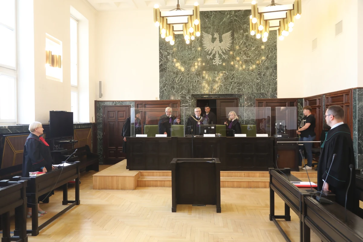 ​Sąd Apelacyjny w Białymstoku utrzymał w poniedziałek karę 25 lat więzienia dla 44-letniego mężczyzny za gwałt i związane z nim zabójstwo młodej kobiety, dokonane w tym mieście ponad 20 lat temu. Apelacje obu stron sąd uznał za bezzasadne. Wyrok jest prawomocny.