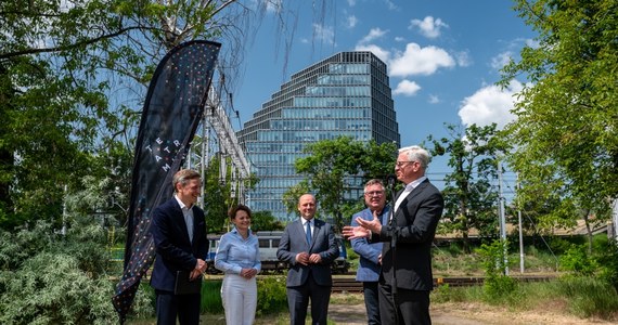 Widownia na blisko 1200 osób i nowoczesna obrotowa scena,  a w pobliżu budynku Park Wody i Muzyki - taka ma być nowa siedziba Teatru Muzycznego w Poznaniu. Dzięki niej możliwa będzie realizacja widowisk z większym rozmachem. Właśnie ogłoszono przetarg na generalnego wykonawcę tej inwestycji.

