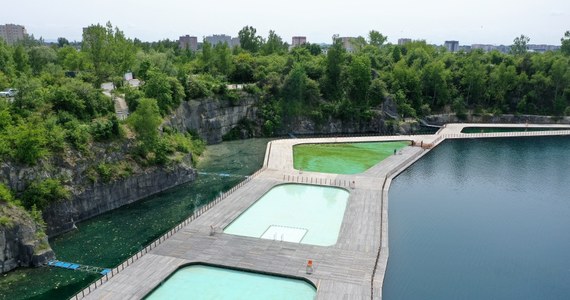 Kąpielisko na krakowskim Zakrzówku zostało przetestowane. Chodzi o pływające na powierzchni wody platformy, na których zamontowano baseny. Oficjalne otwarcie nowego parku zaplanowano 22 czerwca, ale będzie on dostępny dla mieszkańców już od najbliższego czwartku.     

