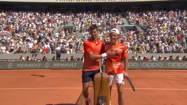 Skrót meczu Roland Garros. Novak Djokovic - Aleksandar Kovacevic. Na korcie Philippe'a Chatriera Djokovic pokonał Amerykanina 6:3, 6:2, 7:6(1).