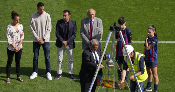 ​Władze FC Barcelona rozpoczęły w poniedziałek generalny remont stadionu Camp Nou. W uroczystości poza reprezentantami lokalnych władz oraz inwestorami wziął udział trener zespołu Xavi Hernandez, a także zawodnicy Sergio Busquets oraz Gavi.