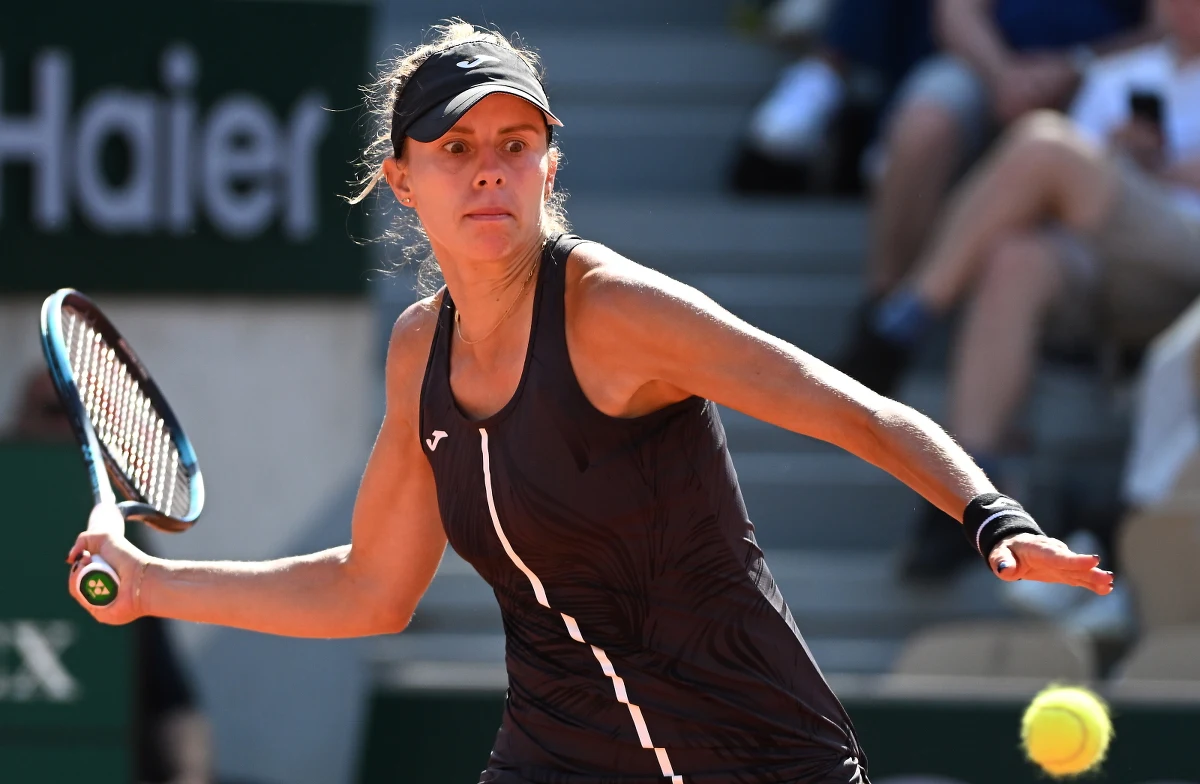 ​Magda Linette została wycofana z gry podwójnej w wielkoszlemowym turnieju Rolanda Garrosa. W niedzielę polska tenisistka odpadła w pierwszej rundzie singla i przyznała po spotkaniu, że zmaga się z urazem.